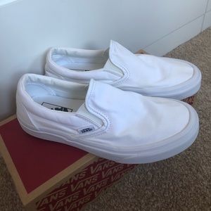 White Slip-on Vans🤍